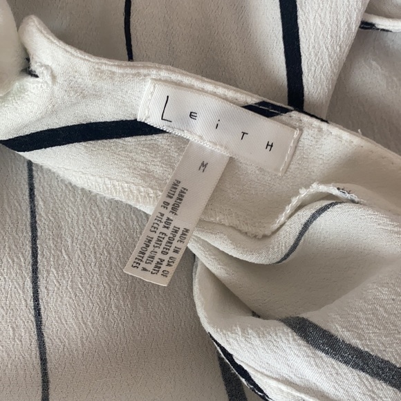 Striped Open Back Tank 🤍 - Picture 4 of 4